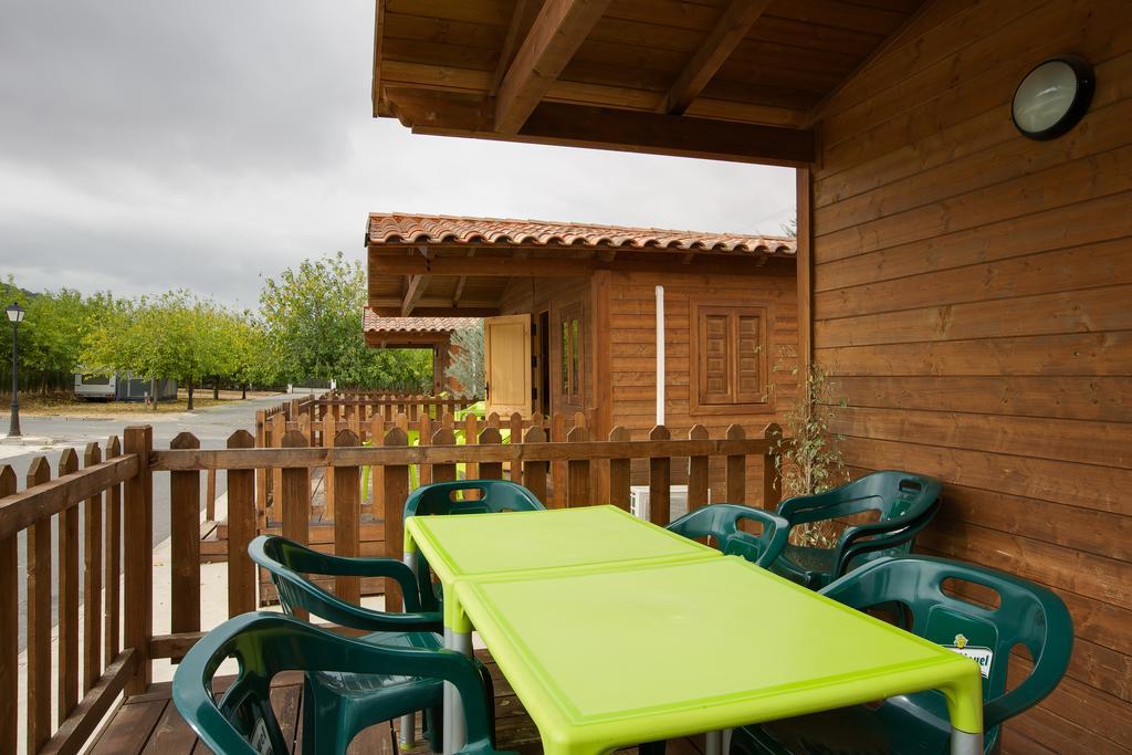 Camping La Sierrecilla Humilladero Exterior photo
