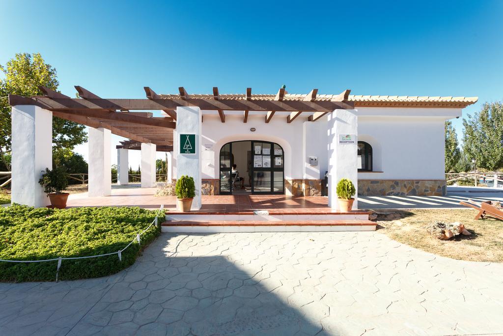 Camping La Sierrecilla Humilladero Exterior photo