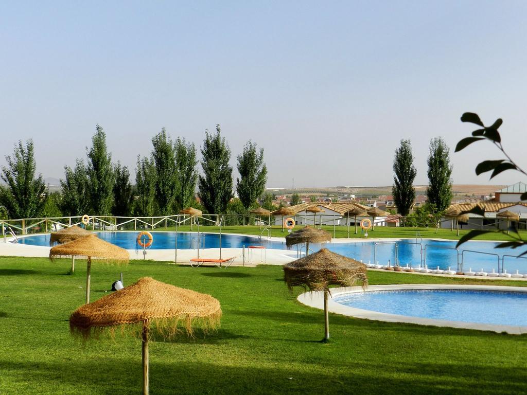 Camping La Sierrecilla Humilladero Exterior photo